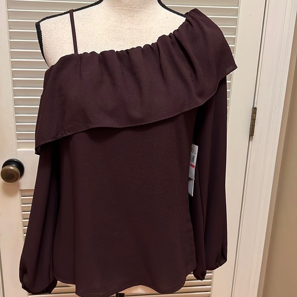 62. 1.State Off Moody Hues Off Shoulder Top in Dark Oxblood, Size X-Small - Picture 11 of 11